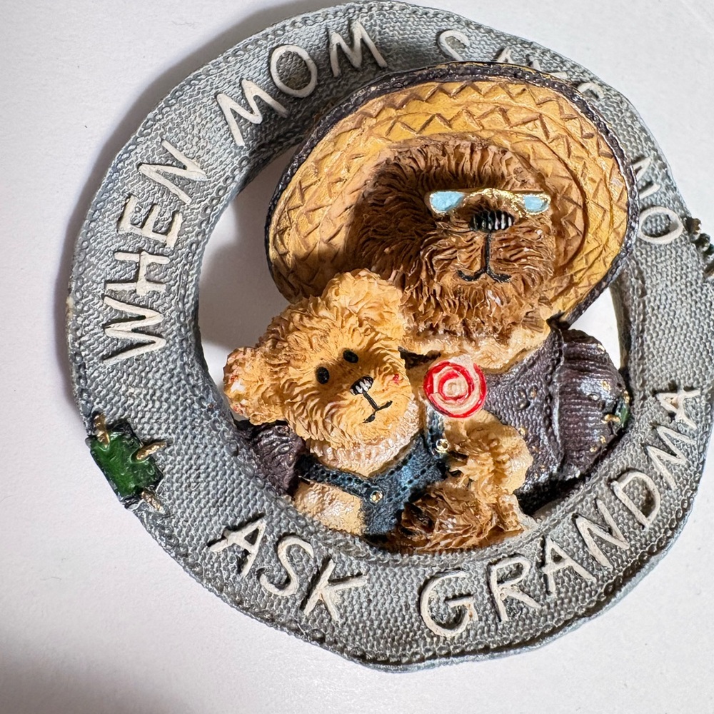 Vintage cute Grandma Bear Brooch with Hat and Glasses - Picture 2 of 5